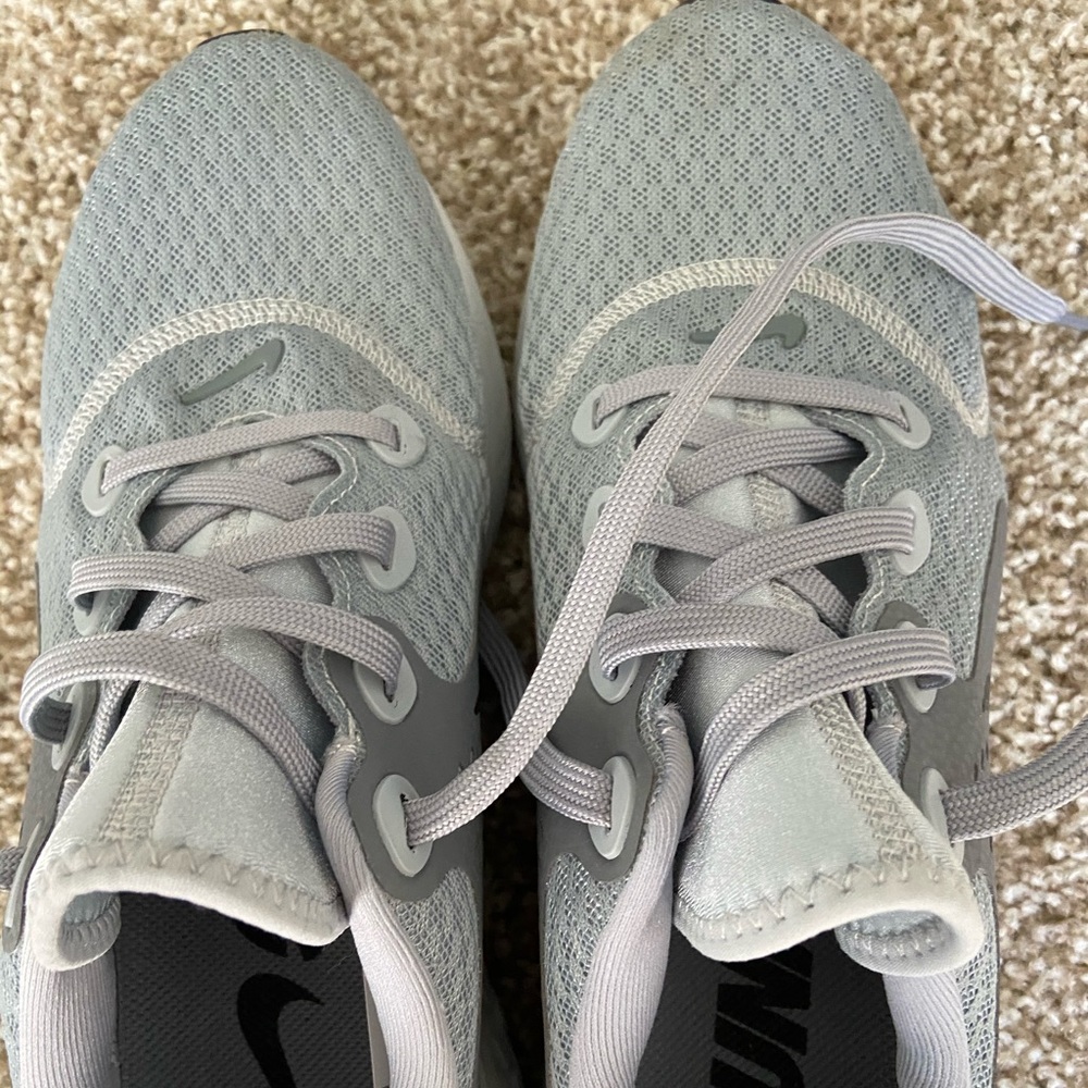 Nike women’s react shoes grey